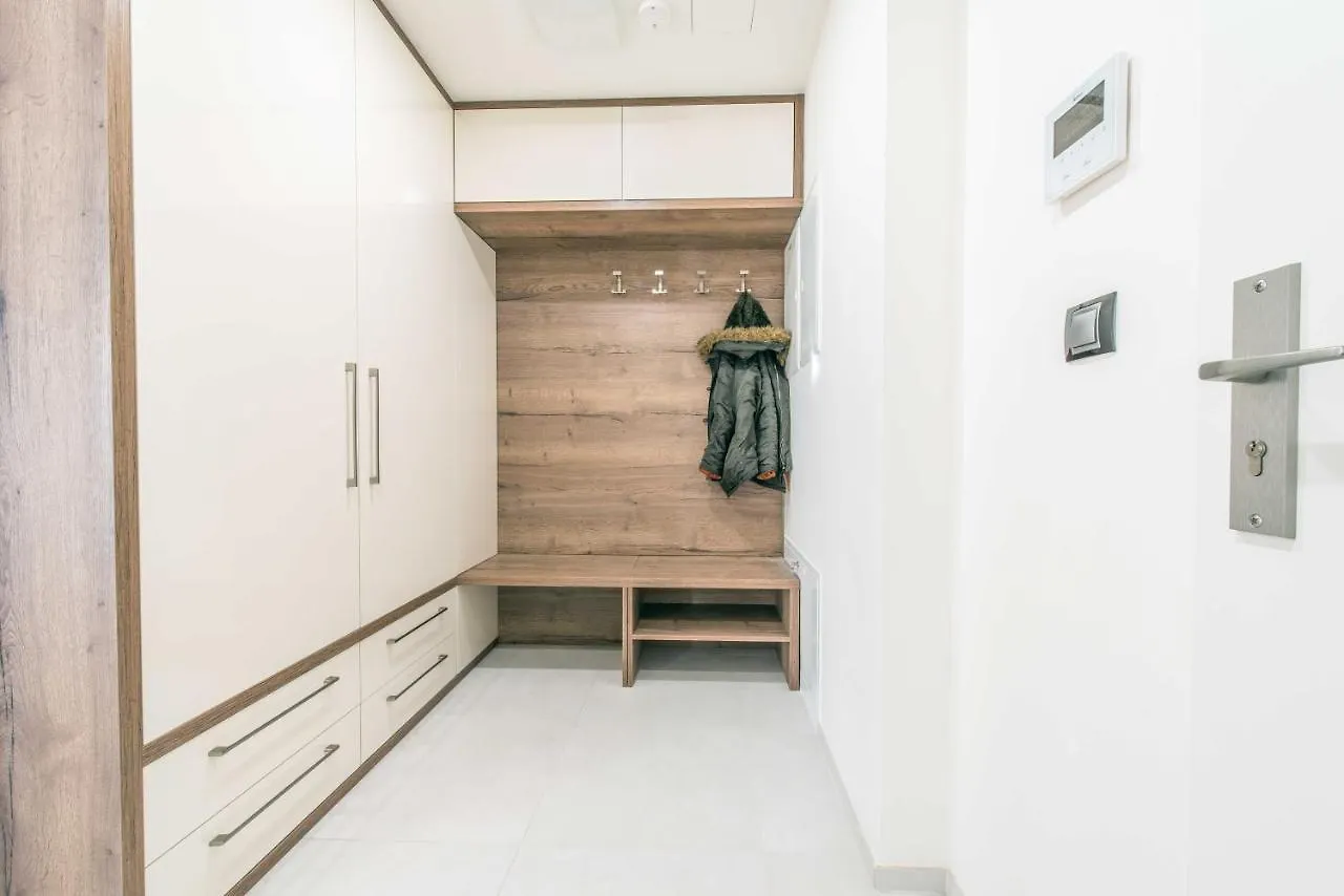 Quiet & New Apartment Near City Center With Garage Prague