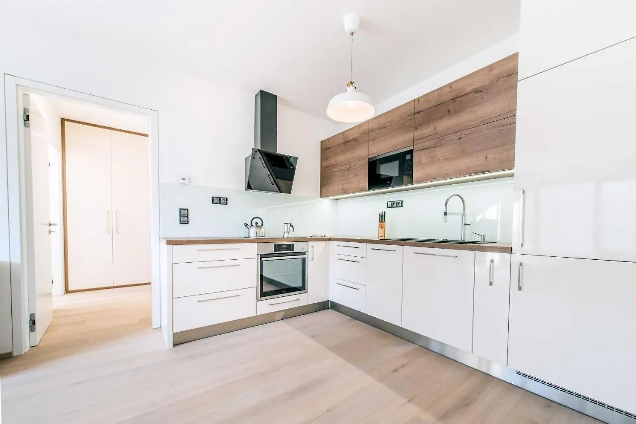 Quiet & New Apartment Near City Center With Garage Prague