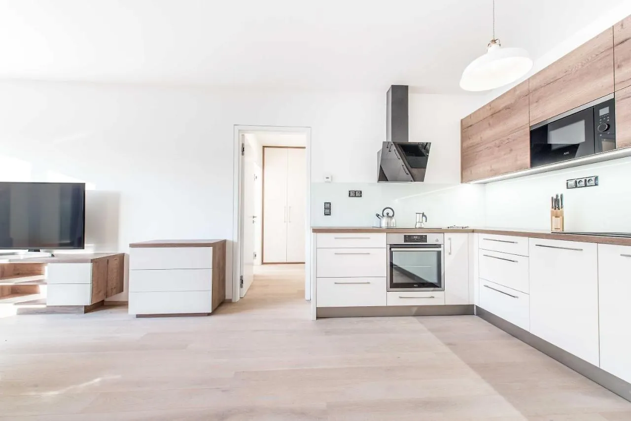 Quiet & New Apartment Near City Center With Garage Prague
