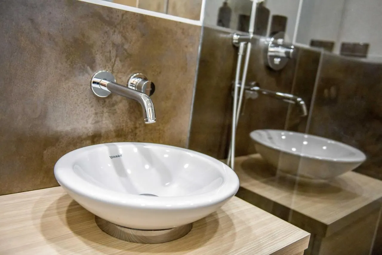 Quiet & New Apartment Near City Center With Garage Prague