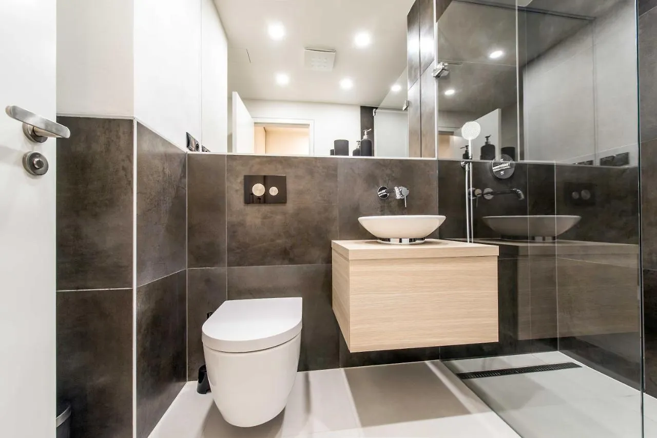 Quiet & New Apartment Near City Center With Garage Prague