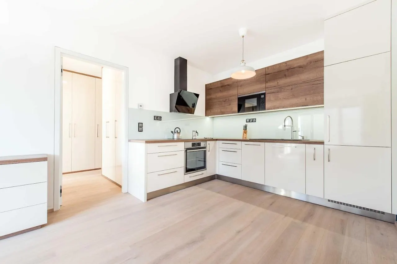 Quiet & New Apartment Near City Center With Garage Prague
