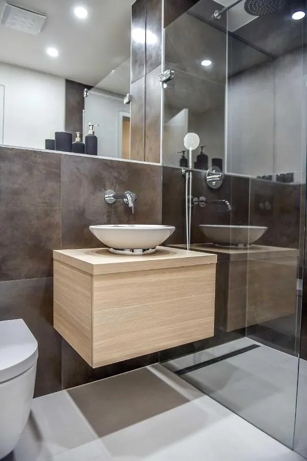 Quiet & New Apartment Near City Center With Garage Prague